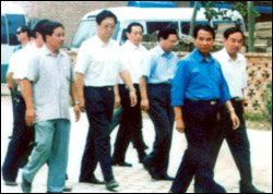 �D��ʡ�пh�I(l��ng)��(d��o)ͬ־�c��˾�����L��һ�� �c���ɷŴ�