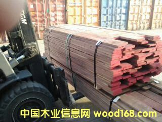 ����(gu��)�ں��Ҷ���ֱ߅��ĵ�Ԕ��(x��)��B