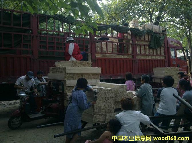 [��] ��ͩľƴ�壬�Ȍ�������l�����ϵ�