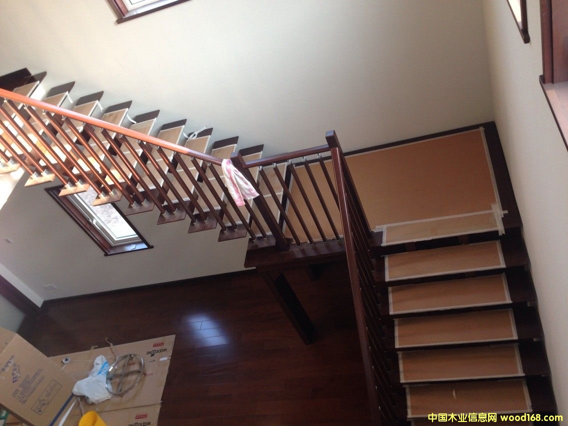  �Ϻ������u��ʽľ�Y���e������(n��i)���b�޵�Ԕ����B