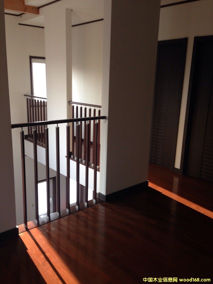  �Ϻ������u��ʽľ�Y���e������(n��i)���b�޵�Ԕ����B