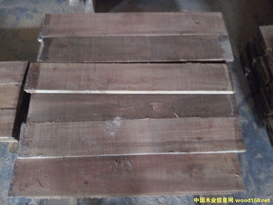 ���~��˼ľ�ȳߵذ����ϵ�Ԕ����B