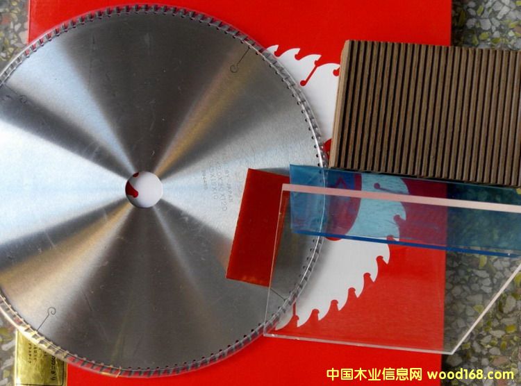 ���Ӿ���Ӳ�|(zh��)�Ͻ��Ƭ���M(j��n)�ڴ��ҁ������Ƭ��Ԕ��(x��)��B